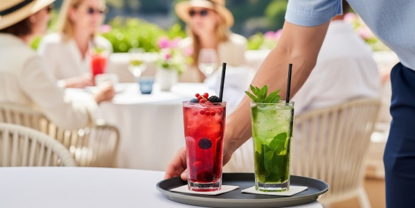 El boom de las infusiones frías – ¿moda pasajera o nuevo clásico del verano?