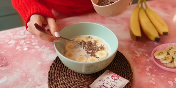 Desayuno cálido y reconfortante: Bowl de avena con infusión de Cacao Pompadour