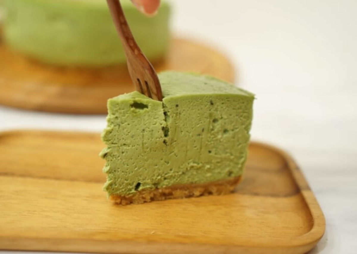 Pastel de queso con té matcha