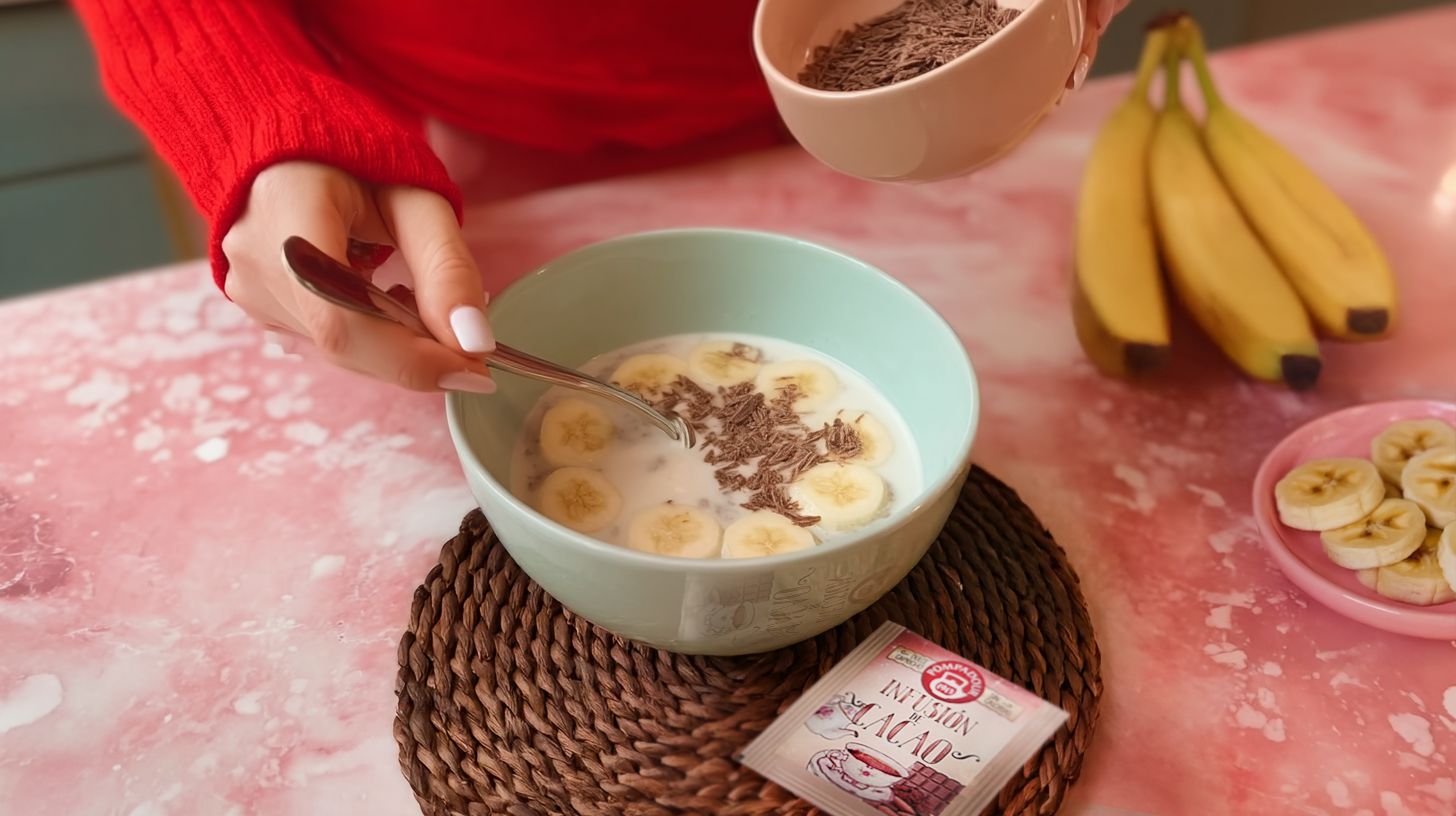 Desayuno cálido y reconfortante: Bowl de avena con infusión de Cacao Pompadour